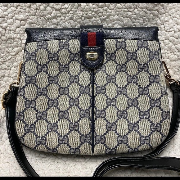 ✨SOLD✨AUTHENTIC GUCCI VINTAGE CROSSBODY BAG✨ - Picture 1 of 6